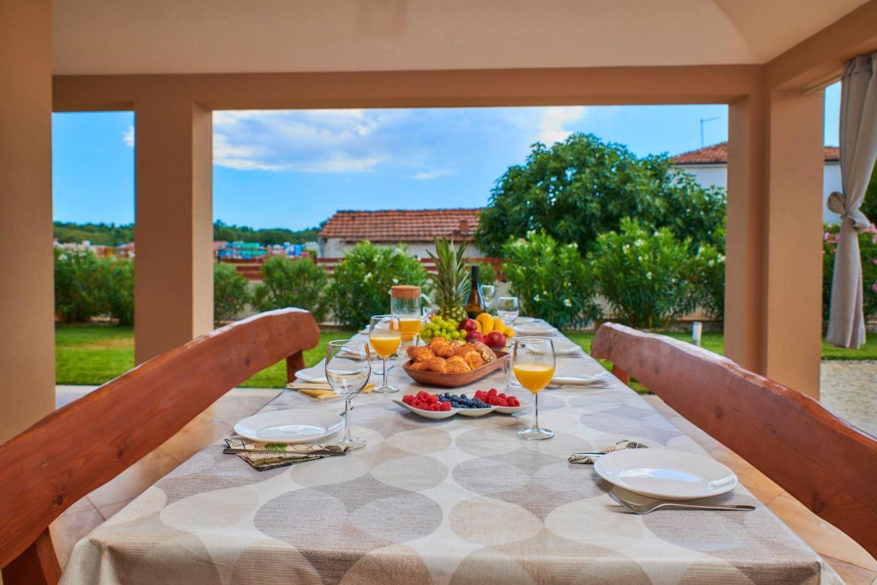 Villa Bartona for 8 persons with private Swimmingpool Pola Esterno foto