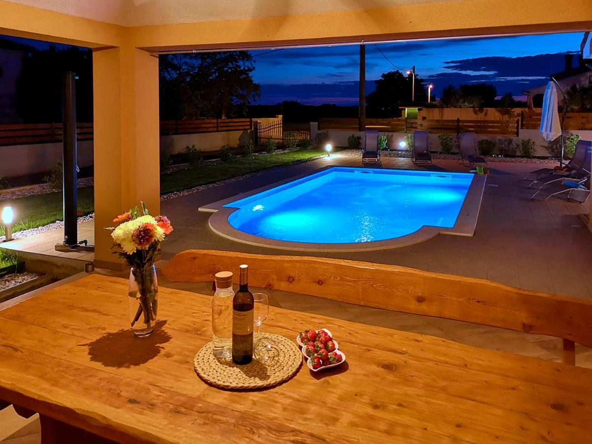 Villa Bartona for 8 persons with private Swimmingpool Pola Esterno foto